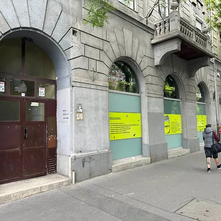 Lovely By Julia Appartamento Budapest